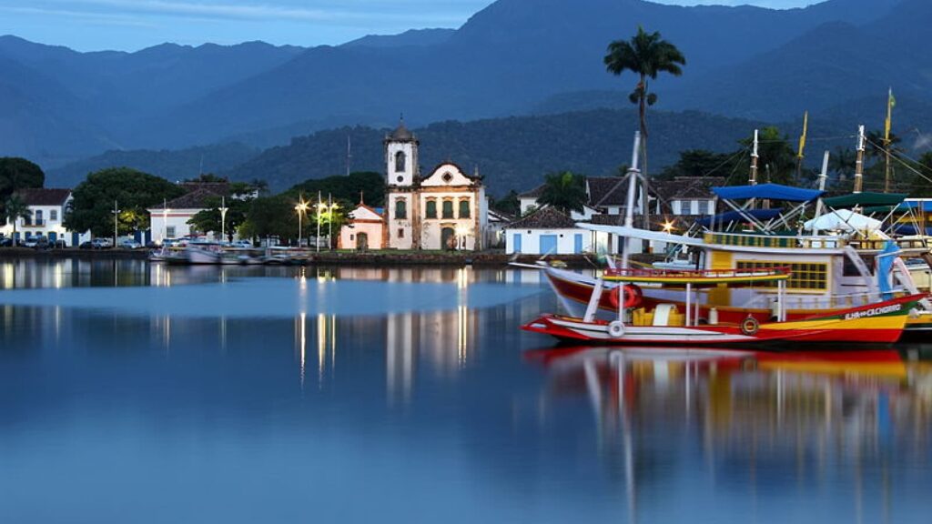 Vista da Igreja de Santa Rita de Cássia em Paraty no Rio de Janeiro